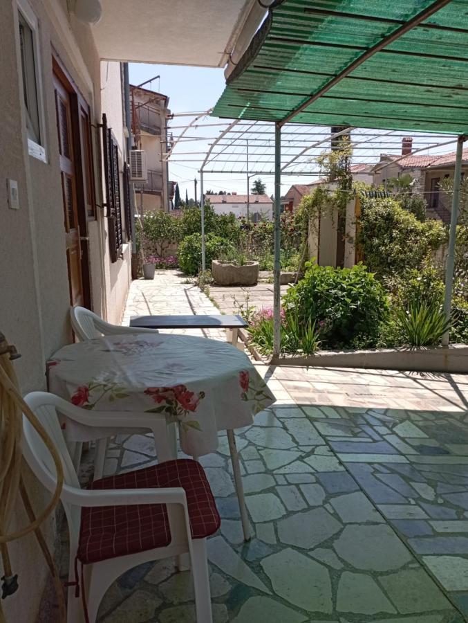 Apartments Mare Новиград Екстериор снимка