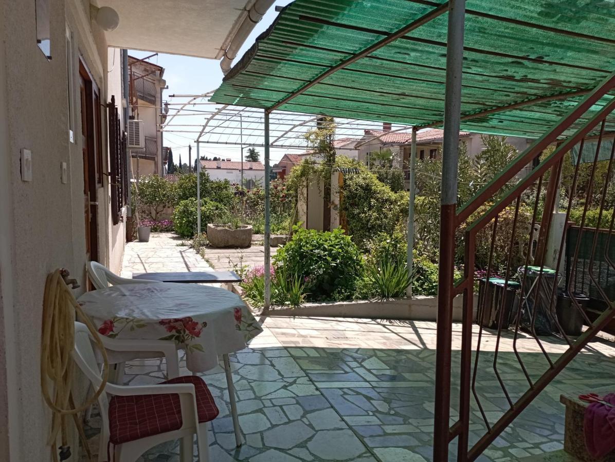 Apartments Mare Новиград Екстериор снимка